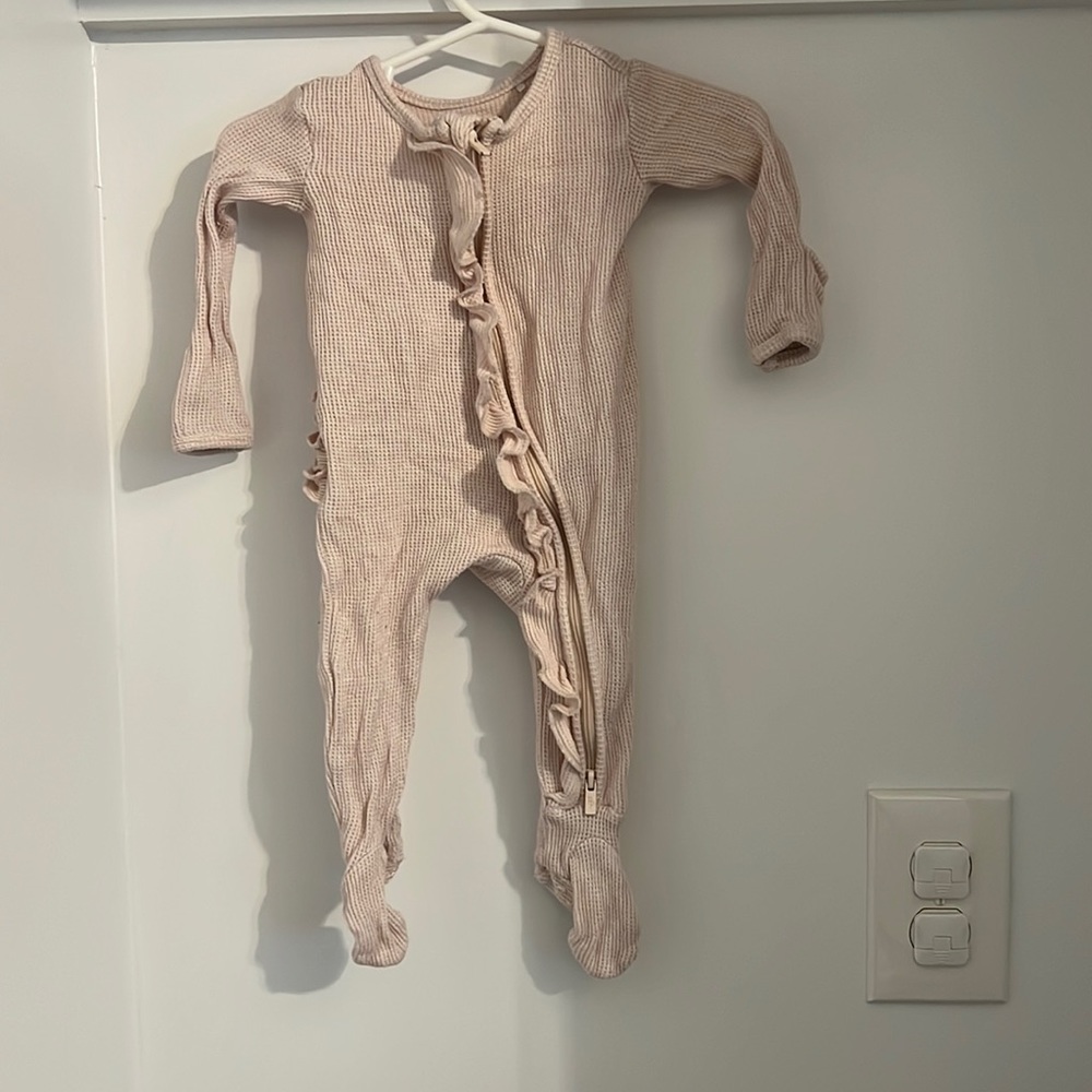 Posh peanut sleeper 0-3 months
